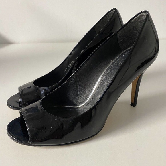 Stuart Weitzman Linda Peep Toe Pump Patent Leather Black Slim Heel Slip On 6.5 - Picture 4 of 6